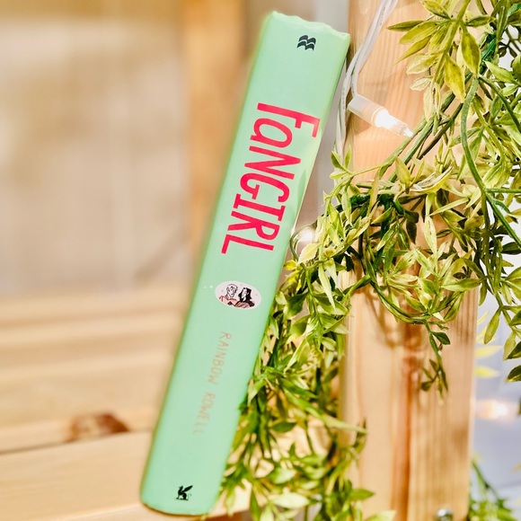 Fangirl - Picture 4 of 4